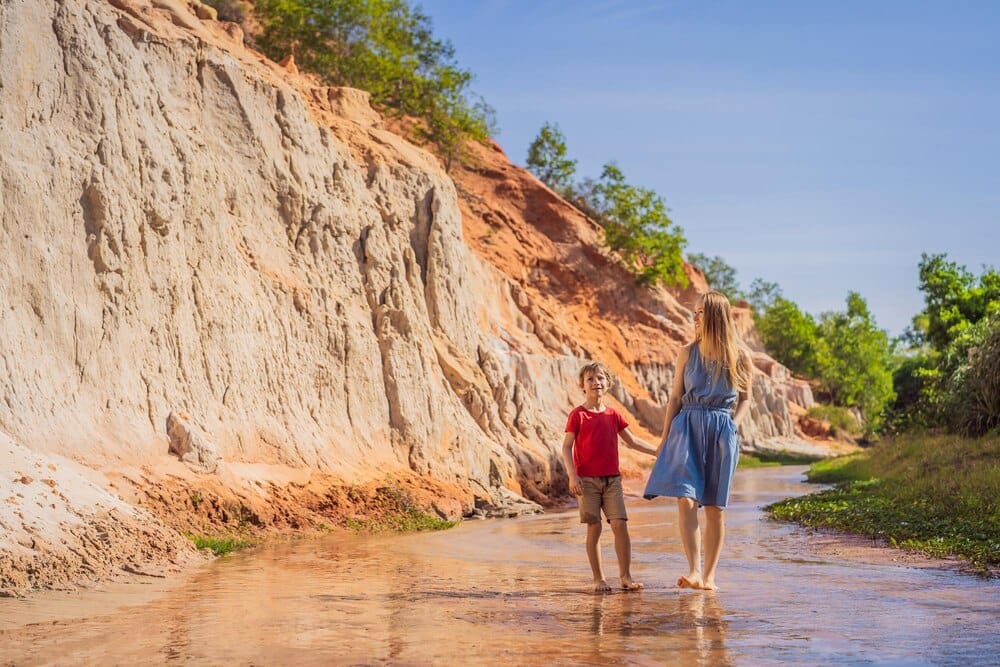 Rutas de senderismo en familia: Senda fluvial río Raíces y dunas de Salinas