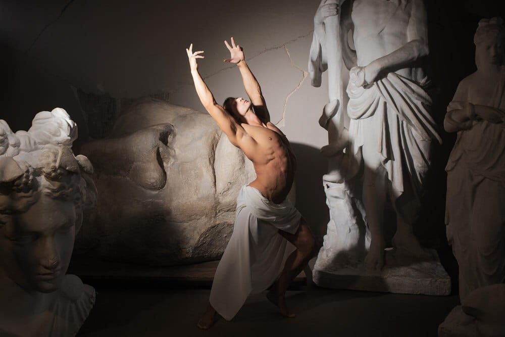 Rito: danza, escultura y ritual en Coslada Radial