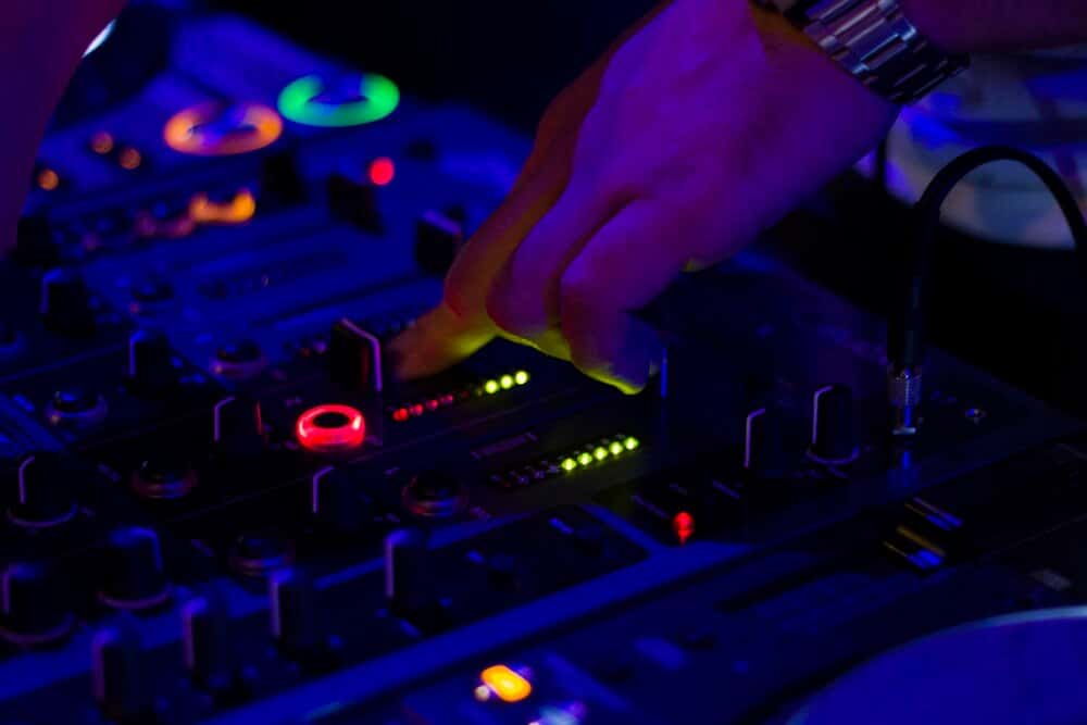 Garibarlow DJ
