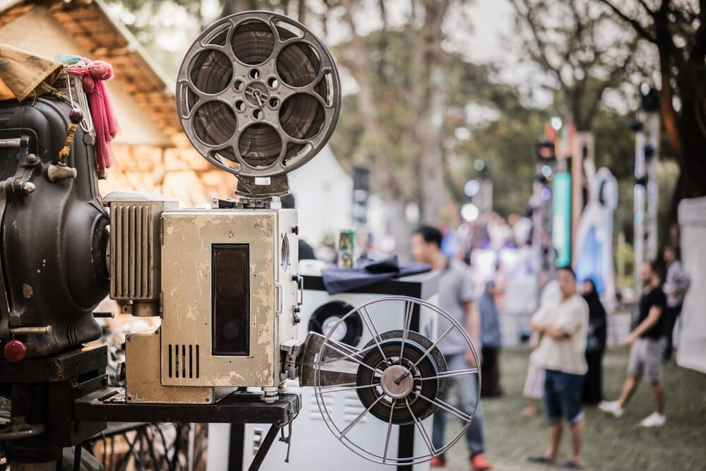 Cine itinerante y rutas teatralizadas en el Campoamor