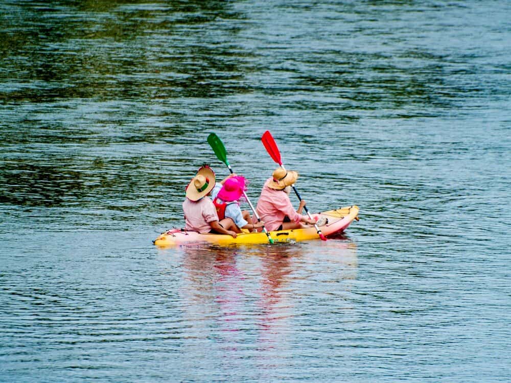 Curso de iniciación al kayak para niñas y niños