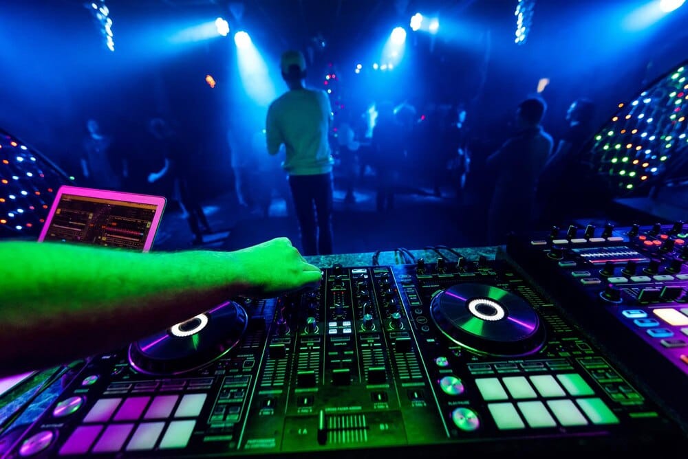 Club Confessions. Andy Leveau