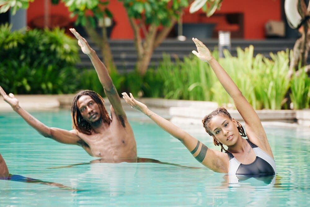 Vente a las piscinas con Los parques de salud de BIZAN