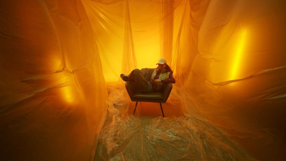 Qué Extraño y Qué Coincidencia