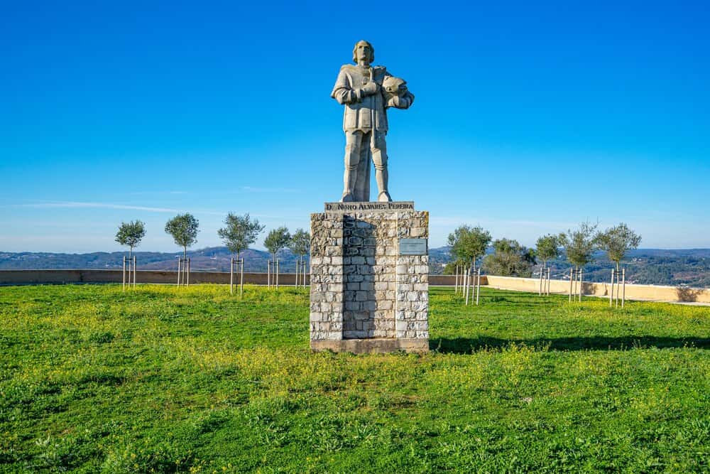 Escultura monumental al aire libre en Carracedelo