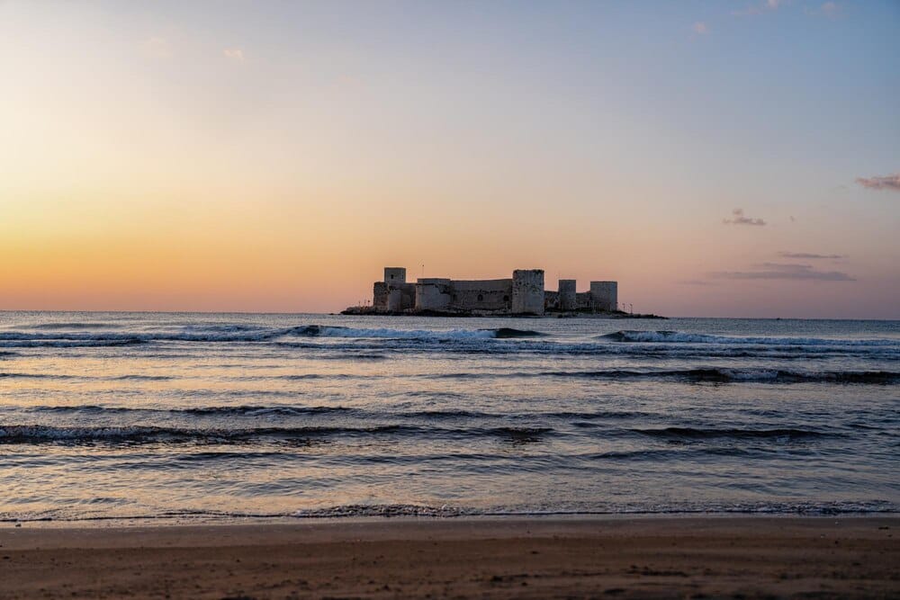 Castillo de Santa Ana: historia frente al mar