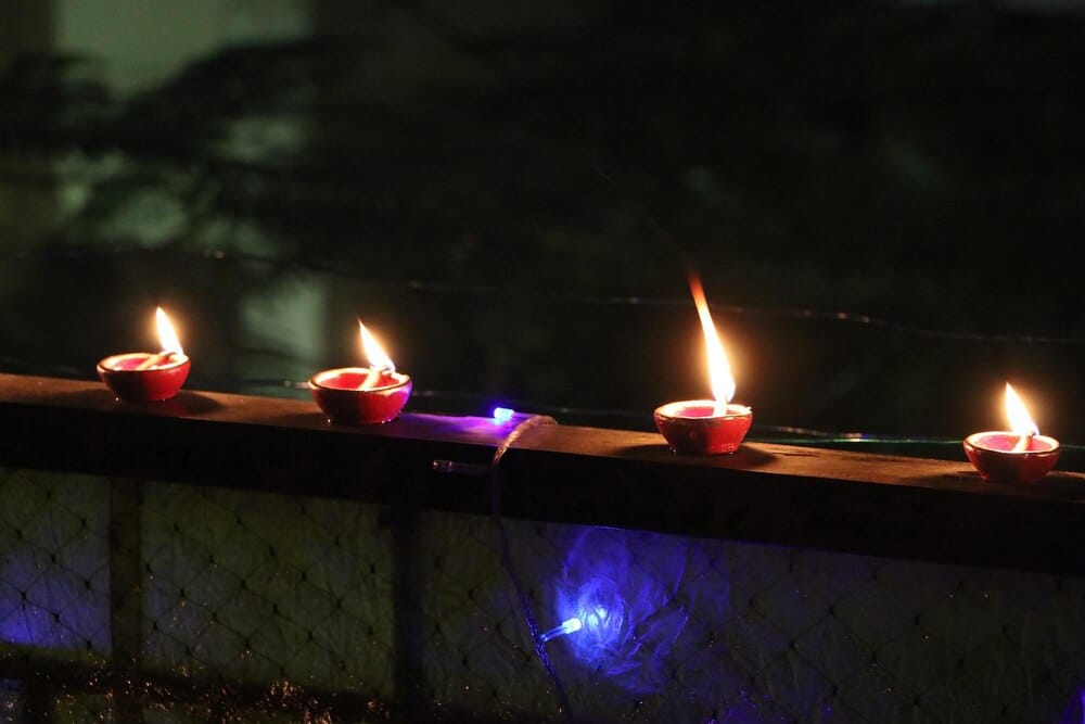 Navalagamella se ilumina con su Noche de las Velas