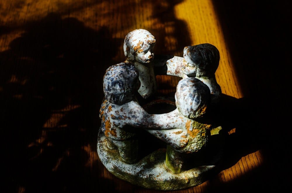 Exposición «Huellas de Barro»