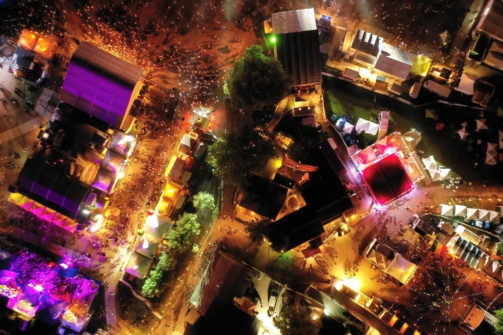 Animaci贸n de calle a cargo de Os da Cochera