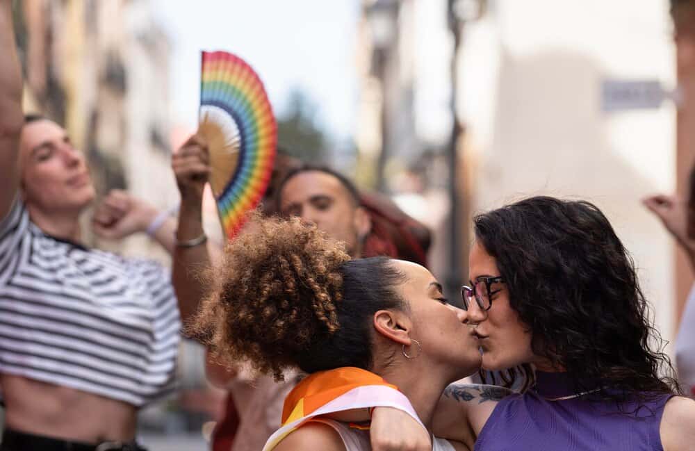 Actuación de Happy Singers, con Pride