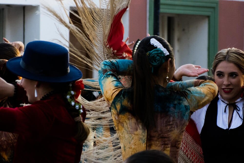 Bailes de grupos folcl贸ricos