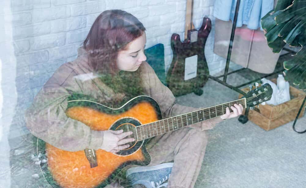 Gustavo Almeida lleva su música al Hospital de Día Oncológico