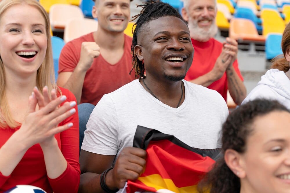 Fiesta granate en la Praza do Teucro para celebrar el ascenso a Primera RFEF