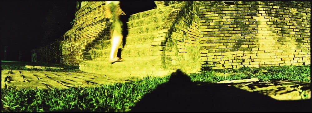 Iluminación de la muralla histórica por el Día Mundial de las Enfermedades Raras