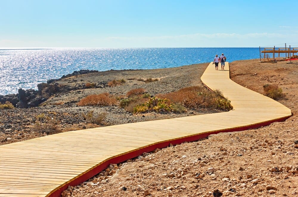 El Médano ultima su paseo marítimo de madera