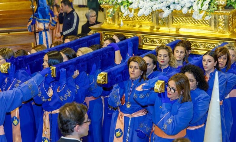 Nuestra Señora de las Lágrimas desfila este Domingo de Ramos portada solo por mujeres