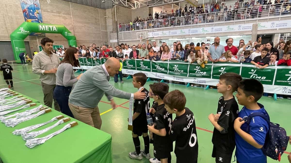 Entrega de trofeos de fútbol sala