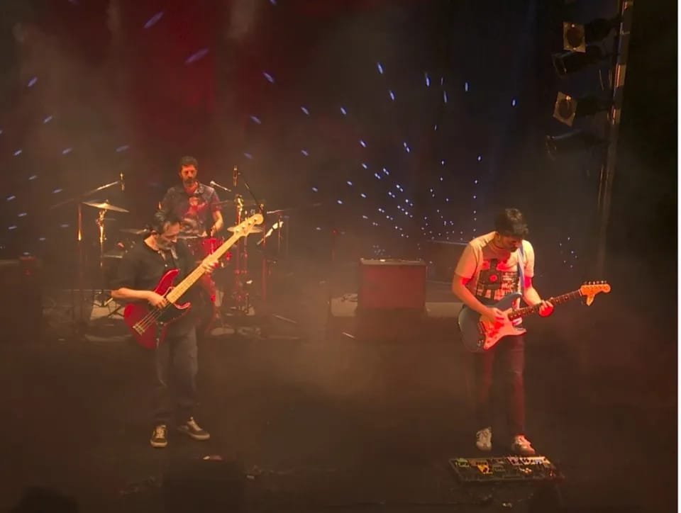 Tesla Rainbows Hide en concierto