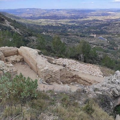 Beniajar, abrigos rupestres y Castillo de Carbonera
