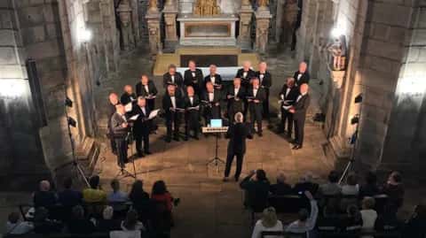 Música coral para arreglar la iglesia de Conxo