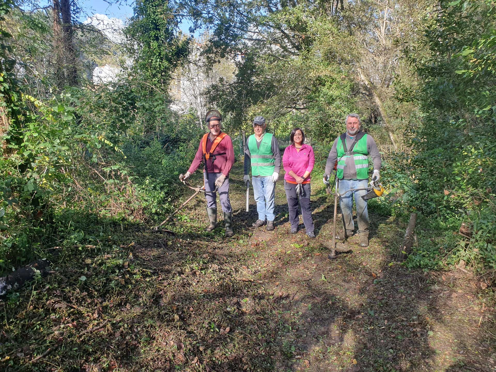 Señalización de sendero en el río Gafos