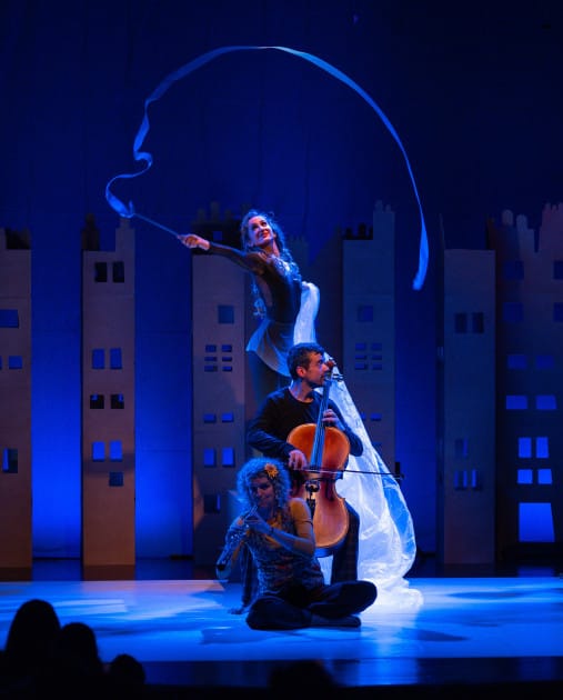 YAU. Lluvia de emociones