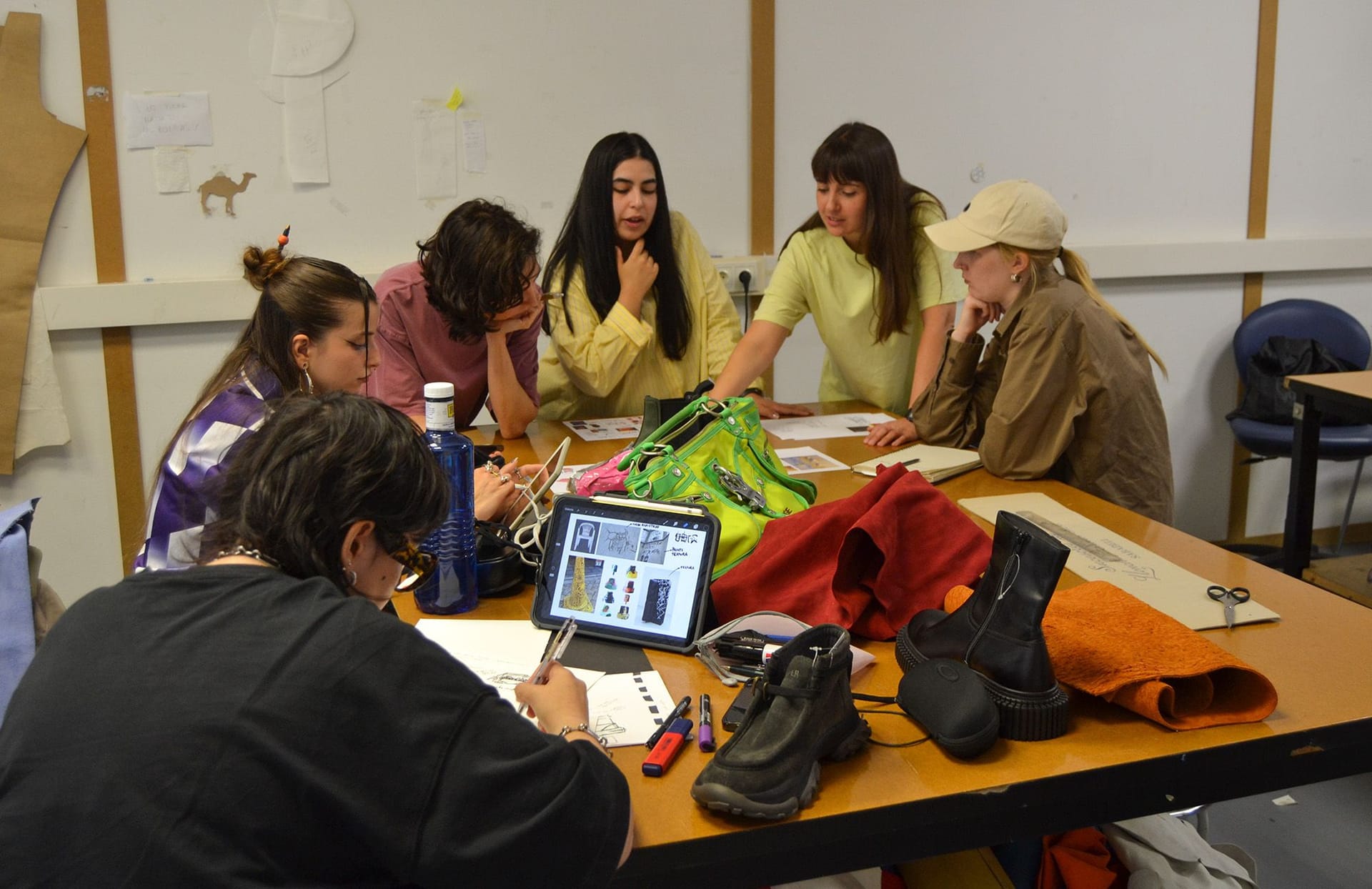 Taller de Diseño de Calzado con Camper