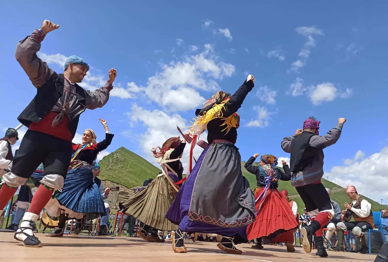 Actuación de la Agrupación Folklórica Santa Cecilia