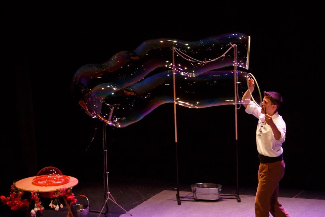 Espectacle de bombolles de sabó