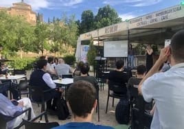 Física, mecánica cuántica y gravedad, entre risas y cervezas