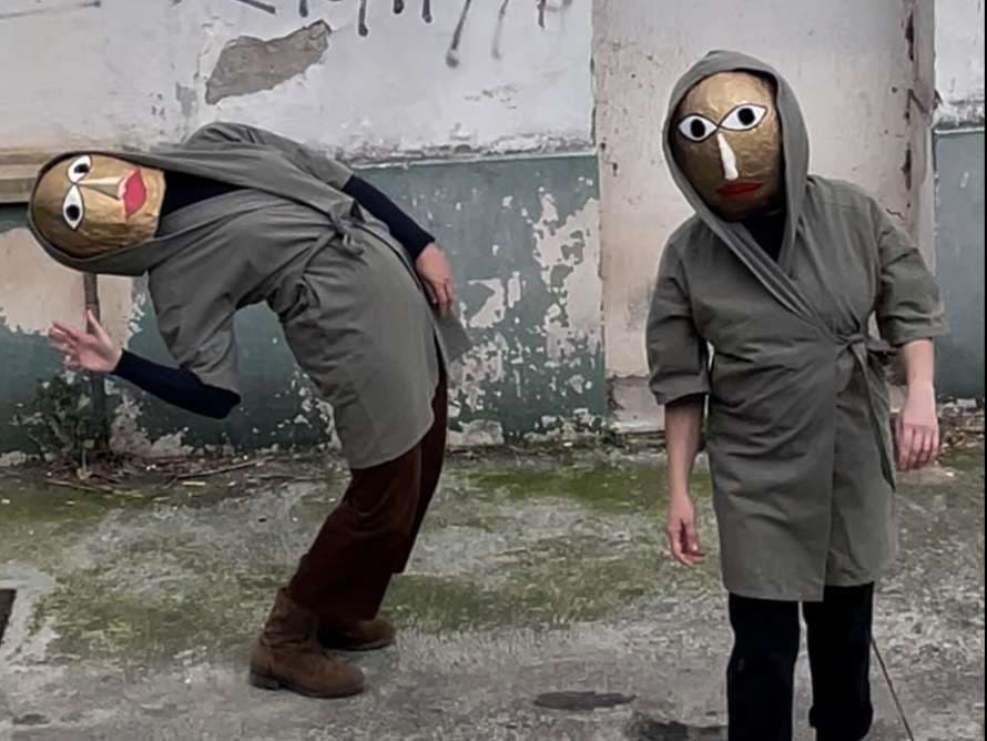 Proyecto Piloto (música en directo John Falcone). Cabezonas y cabezudas. Escena en danza.