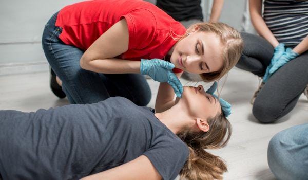 Curso de primeros auxilios y soporte vital básico