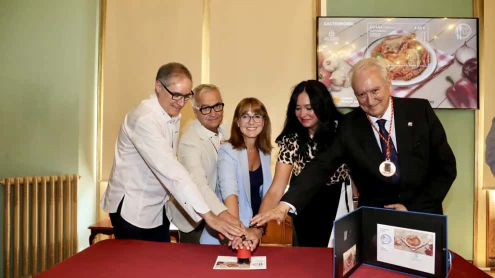 El pollo al chilindrón de Huesca se hace sello de Correos