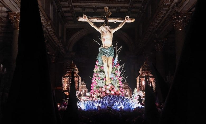Procesión del Silencio con el Cristo de la Buena Muerte