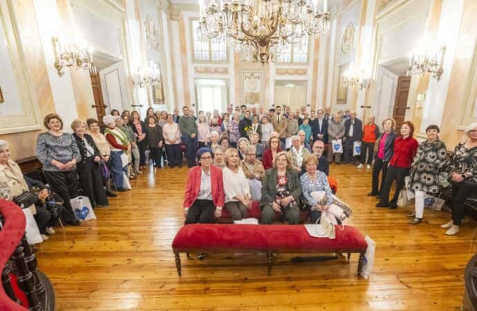 Homenaje a profesores voluntarios de Centros de Mayores
