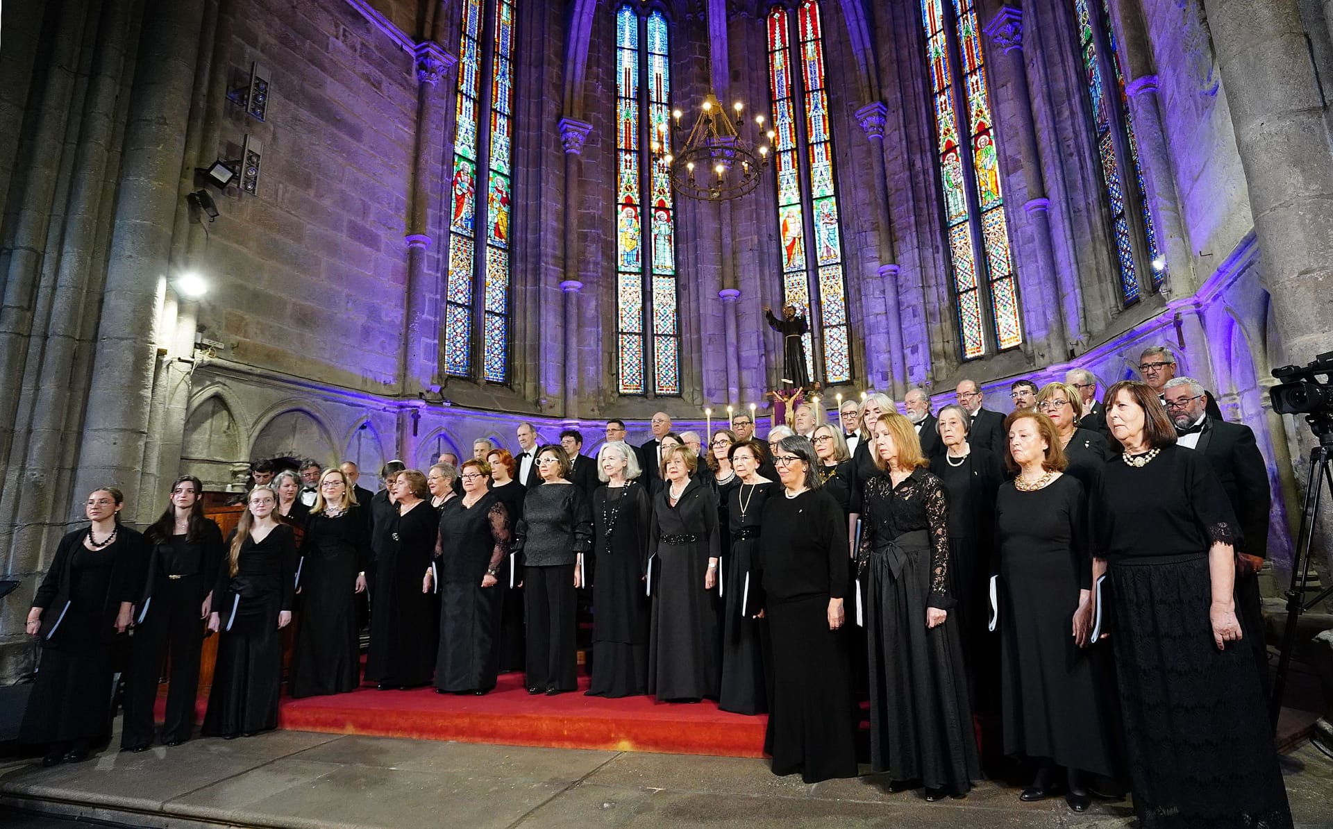 Homenaje a la Sociedad Coral Polif贸nica de Pontevedra