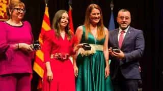 Homenaje a las cortes de honor de las fiestas de 1975 y 2000