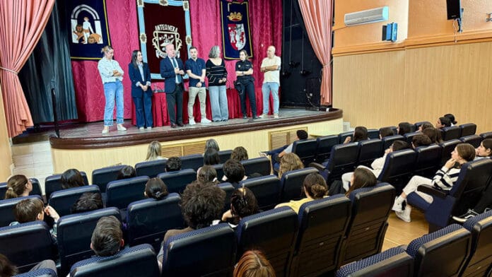 Mesa redonda Empleo juvenil desde la equidad