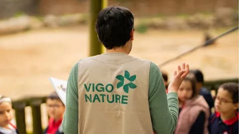 Jornada de arborismo con circuito de tirolinas en VigoNature