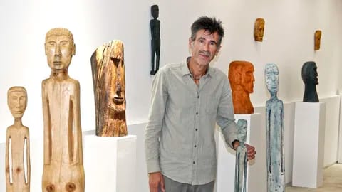 Exposición de esculturas de madera de Gonzalo Vila