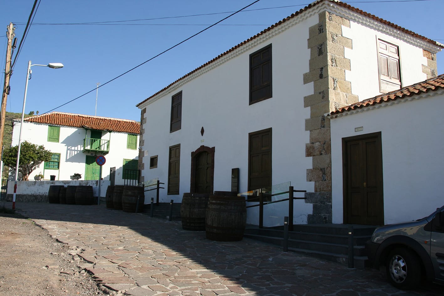 Exposiciones: Del pirata Moreque y la sueca Flicka, Espiques Itinerantes, La Lucha Canaria y Artistas de Arona