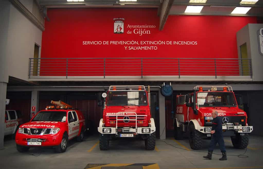 Jornadas de puertas abiertas en el parque de bomberos de Roces