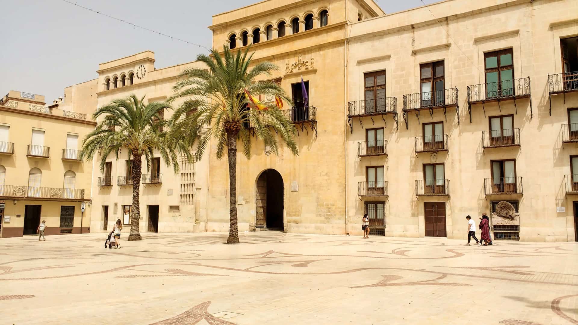 Crida para abrir las fiestas de Elche