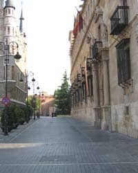 Calle Ruiz de Salazar y calle de los Museos