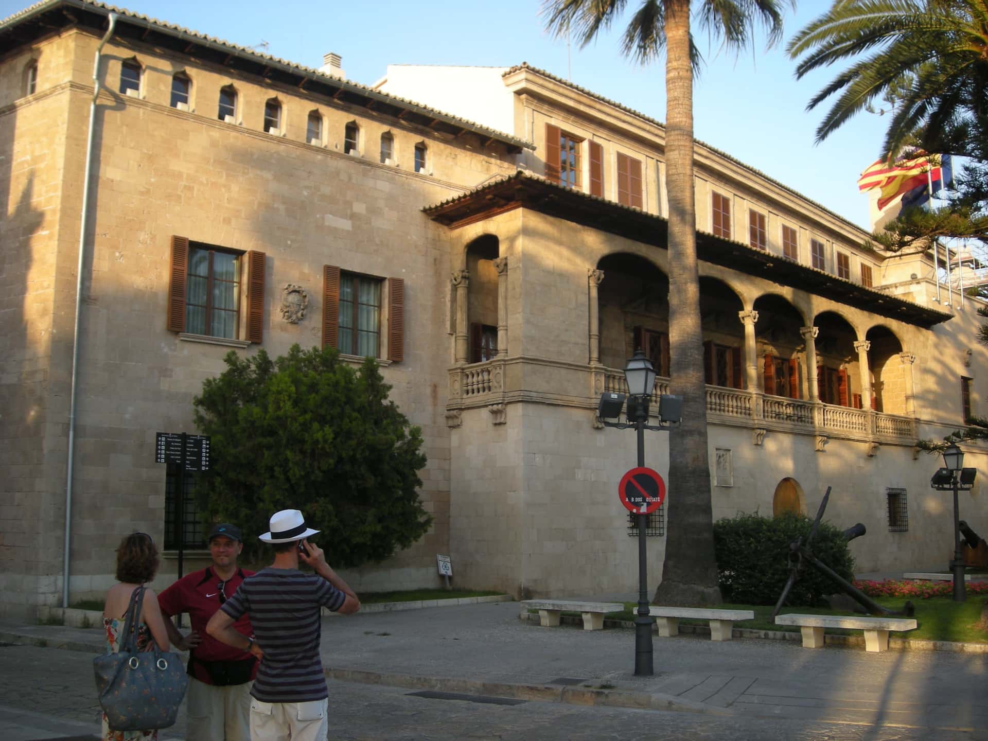 Visitas infantiles con cuentacuentos en el Consolat de Mar