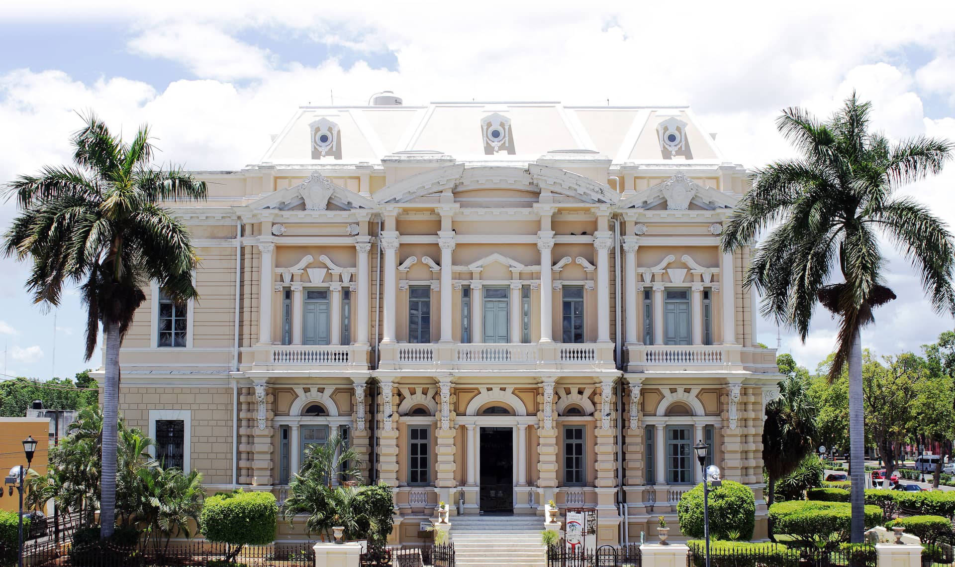 Museo Regional de Antropología, Palacio Cantón