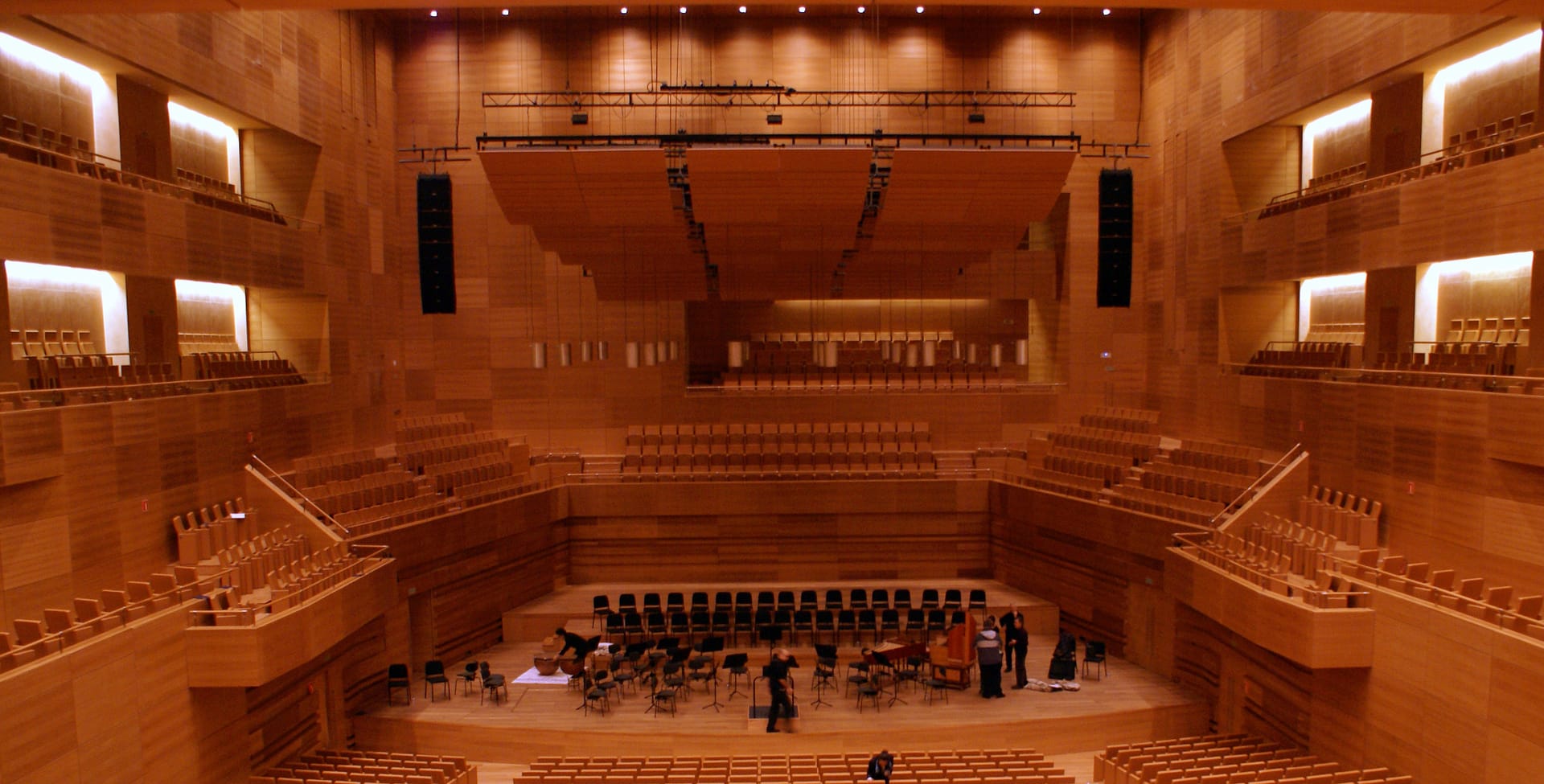 DJ Symphonic & Royal Film Concert Orchestra