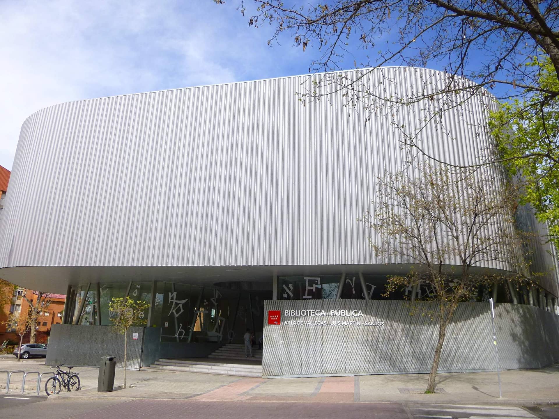 Biblioteca Pública Luis Martín-Santos (Villa de Vallecas)