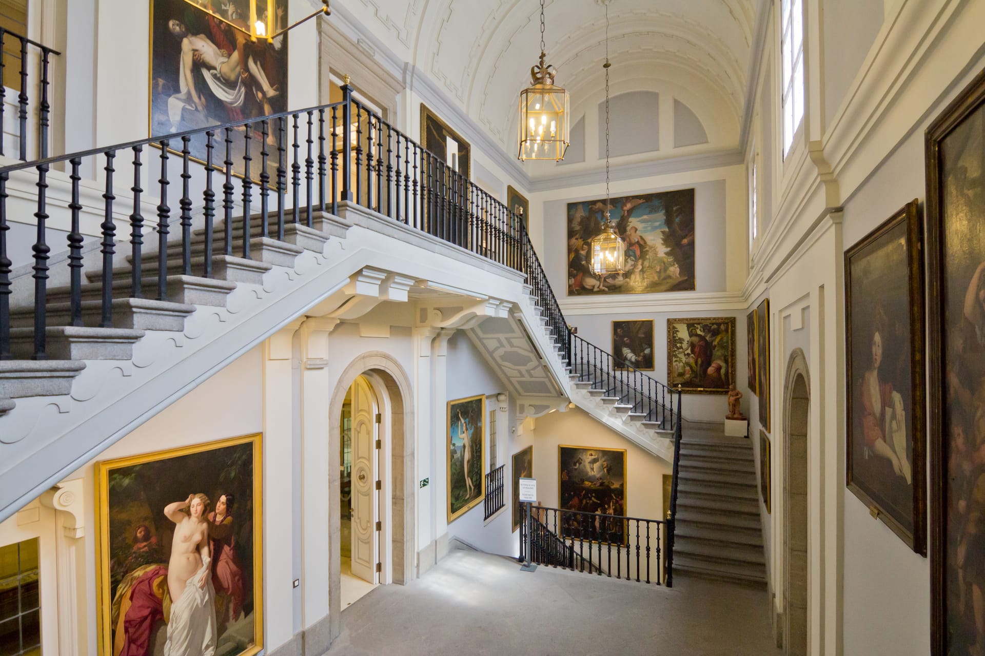 Conoce la Academia y su historia: Visita especial dependencias