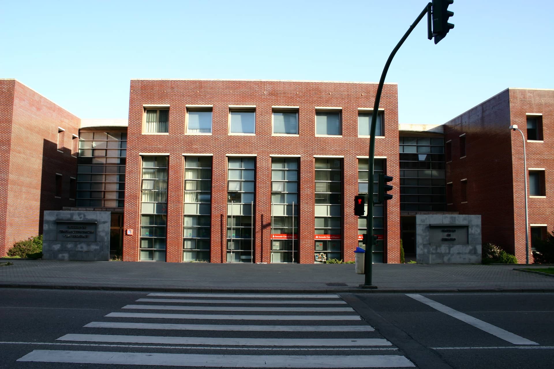 Edificio de las Facultades de Derecho y Ciencias Económicas y Empresariales